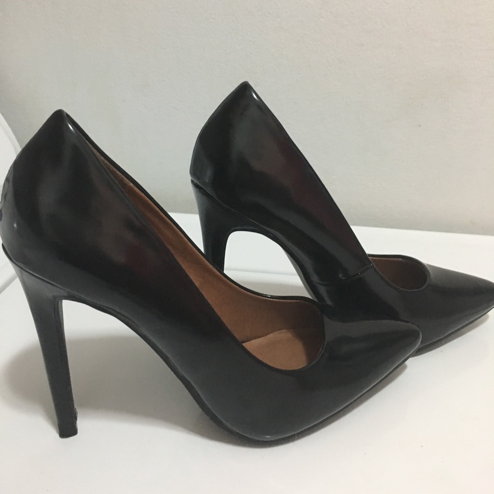 Classic black high shoes